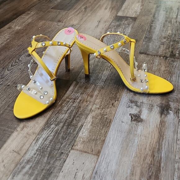 Adrienne Vittadini Yellow High Heel Sandals Studded Faux Pearl & Rhinestones 10 - Picture 1 of 9